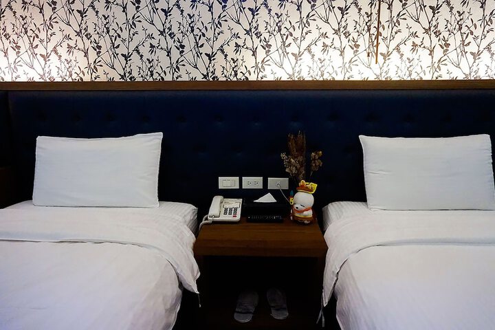 Room 4 of 53