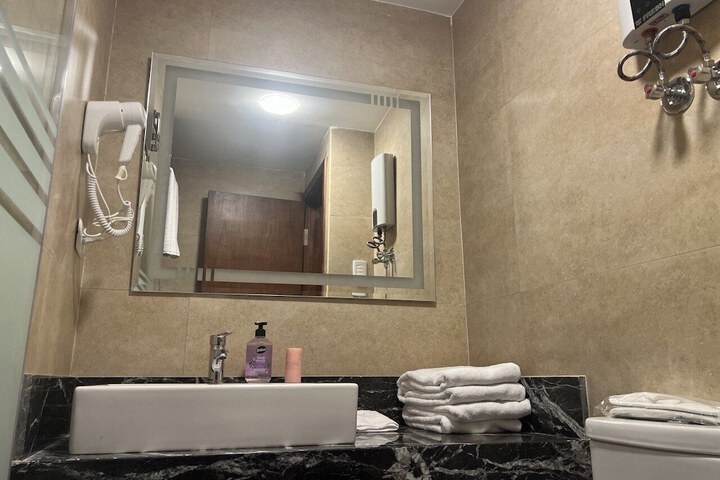 Room 18 of 28