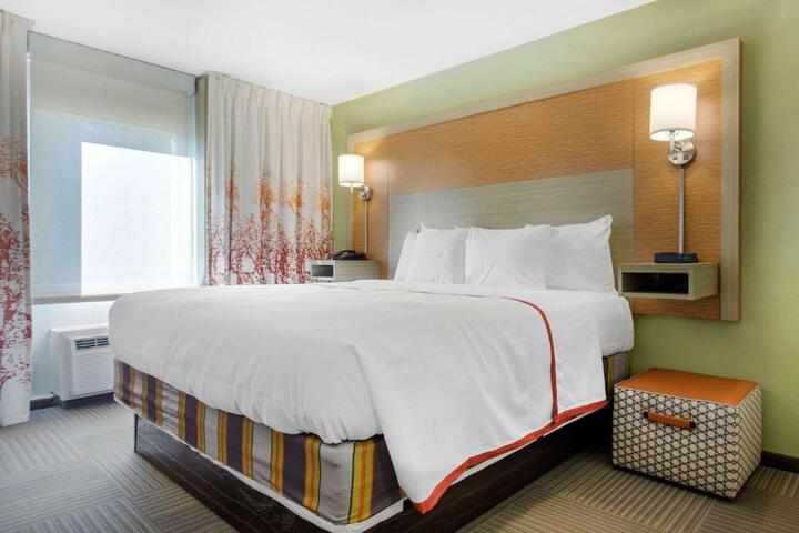 1 King Bed (10 of 10)