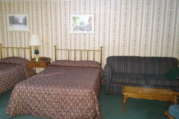 Room 2 of 8