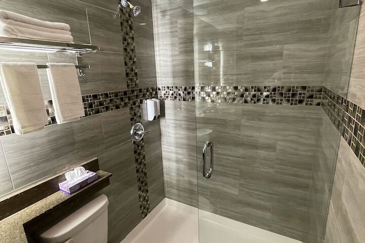 1 Bedroom Deluxe Single King Bed (1 of 8)