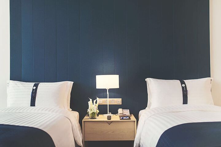 Room 9 of 60