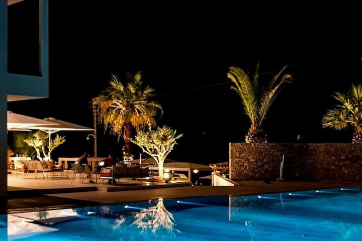 Hotel Pool