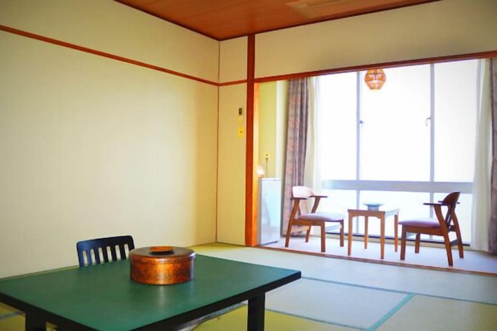 Room 4 of 11