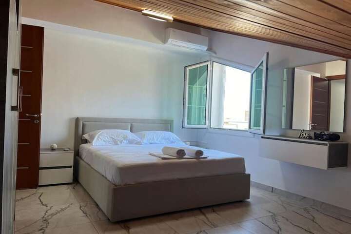 Room 21 of 62