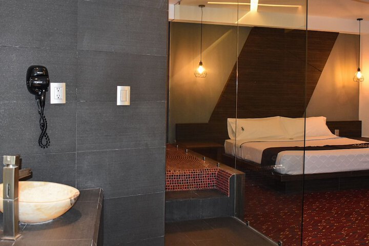 Room 21 of 39