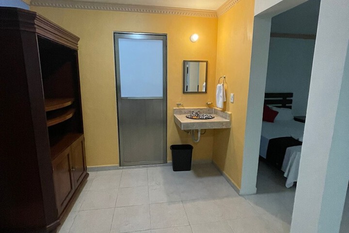 Room 9 of 48