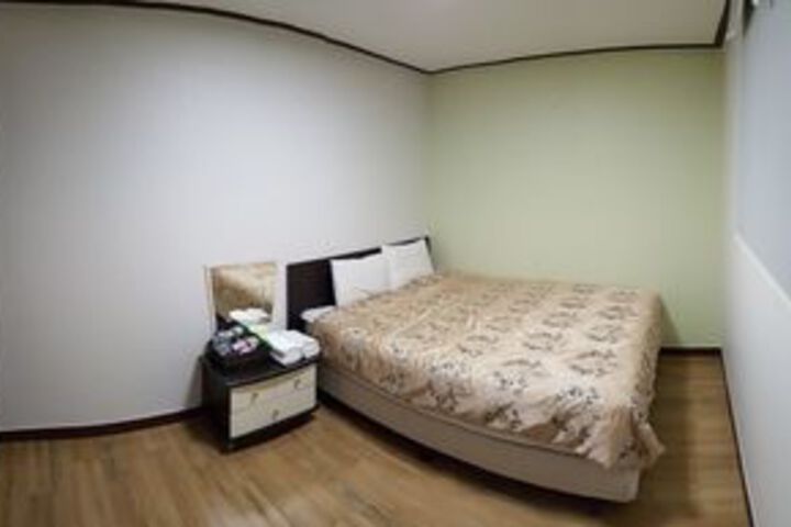 Room 14 of 39