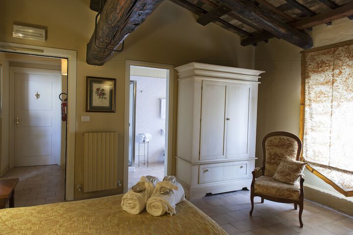 Room 11 of 29