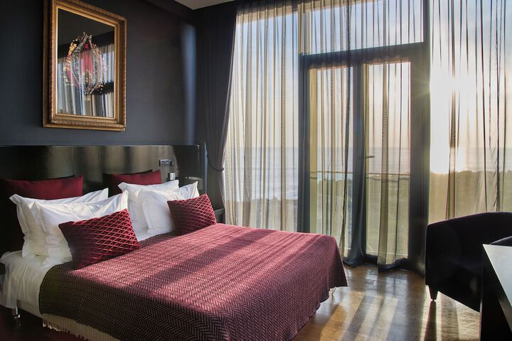 Room 17 of 93