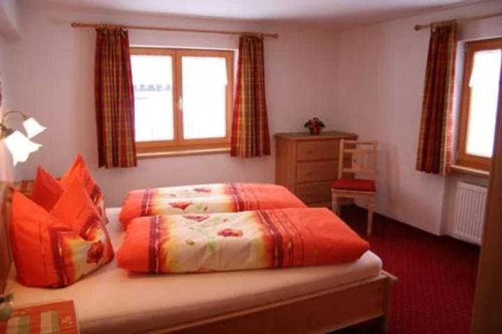 Room 5 of 13