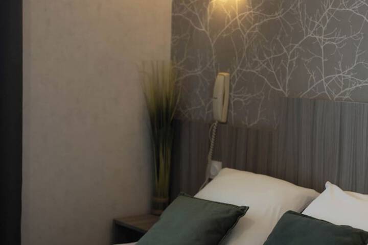 Room 9 of 25