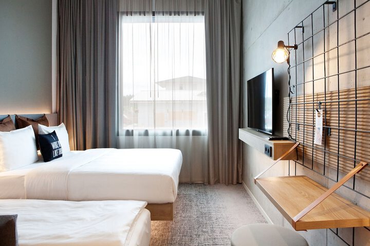 Room 25 of 49