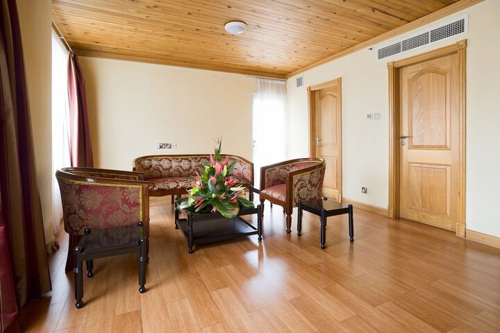 Room 21 of 48