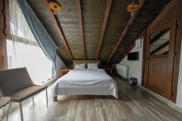 Room 18 of 38