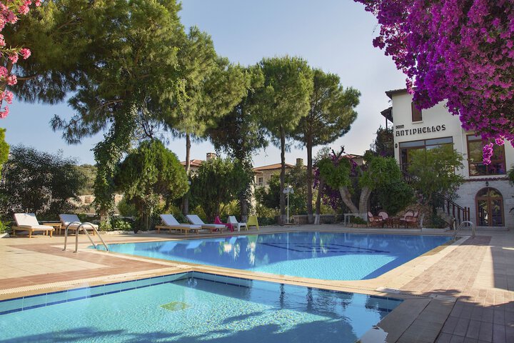 Pool Hotel