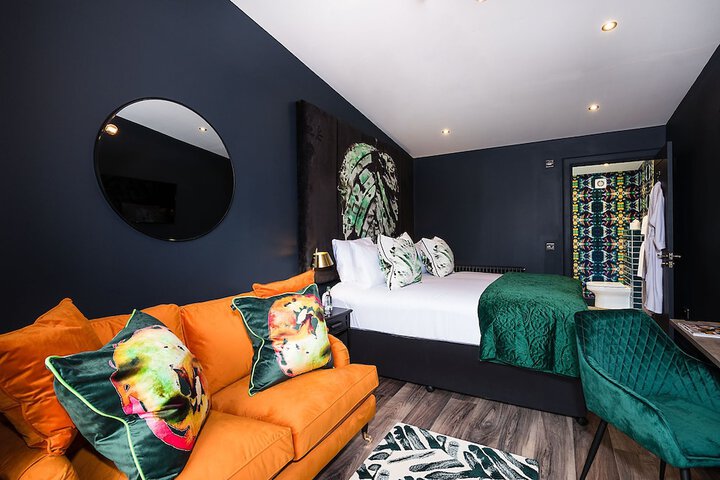 Room 16 of 160