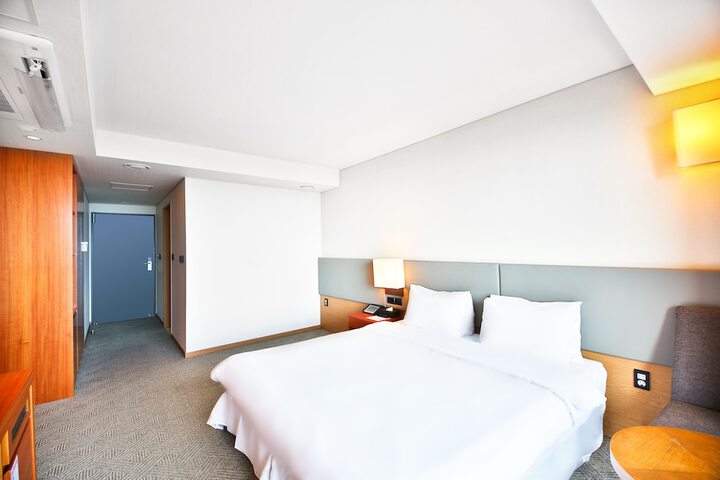 Room 25 of 69