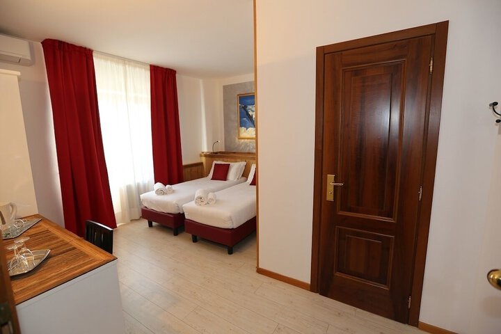 Room 15 of 51