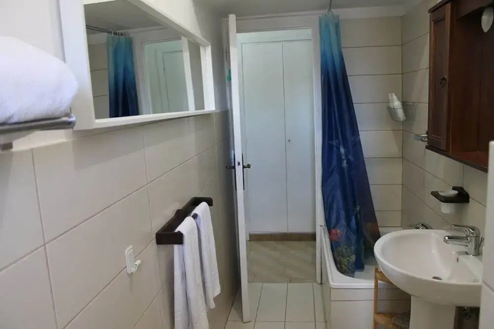 Room 7 of 18
