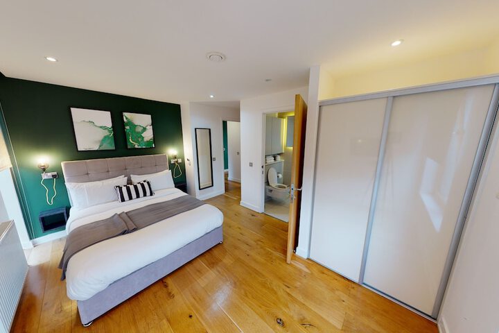 Room 18 of 296