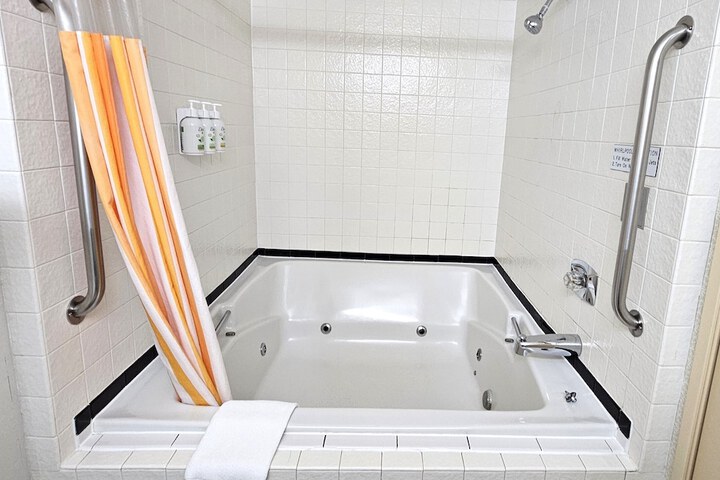 2 Double Beds 1 Bedroom Suite (20 of 22)