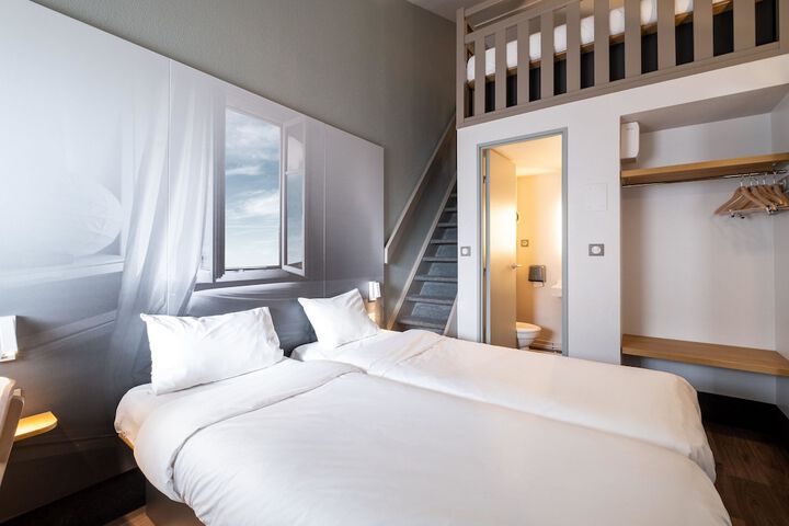 Room 8 of 26