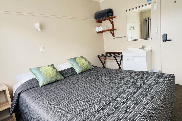 Room 12 of 39
