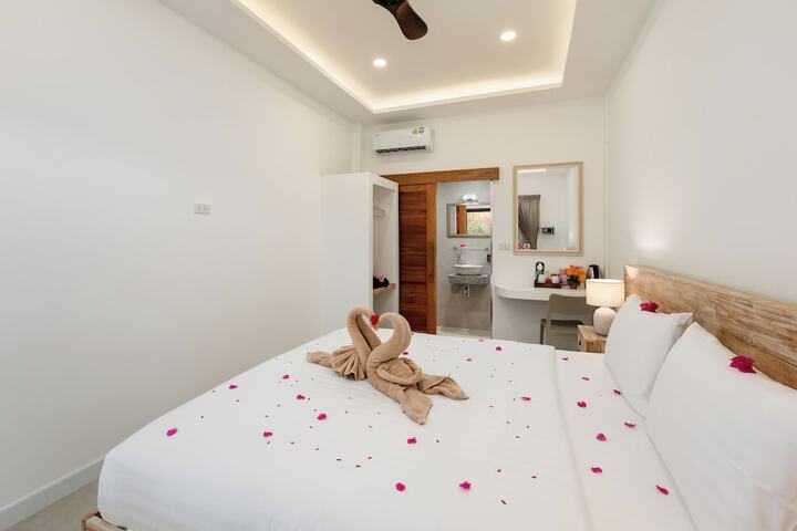 Room 8 of 28