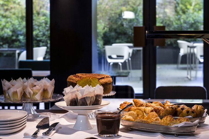 Breakfast/Coffee Service 110 of 128