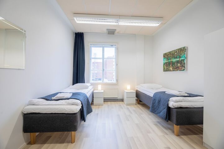 Room 2 of 69