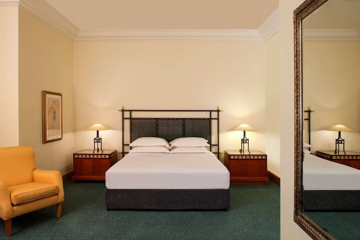 Room 32 of 85