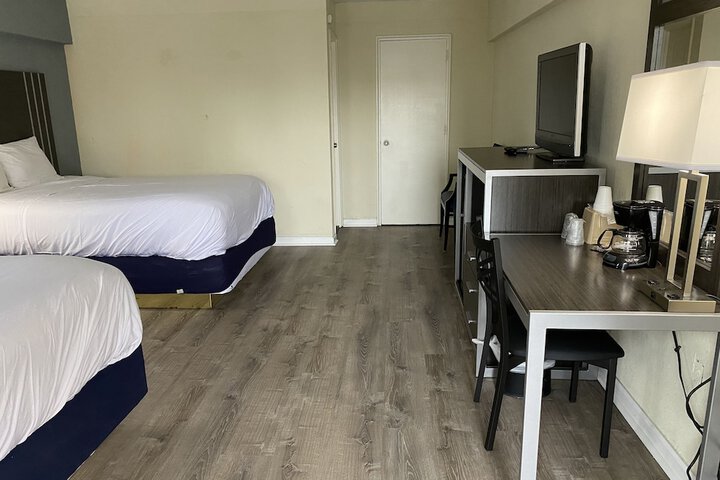 2 Queen Beds (2 of 41)