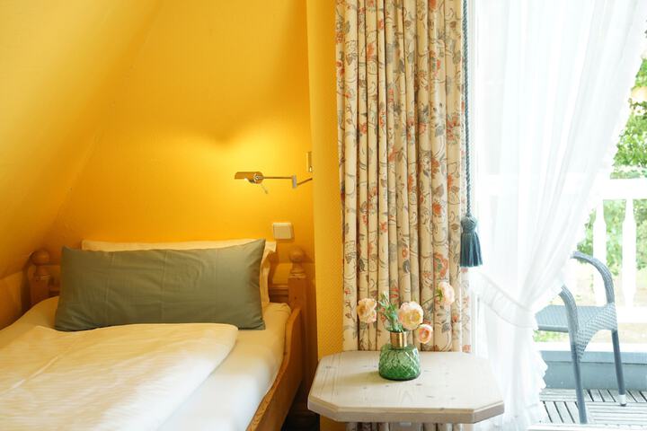 Room 9 of 72