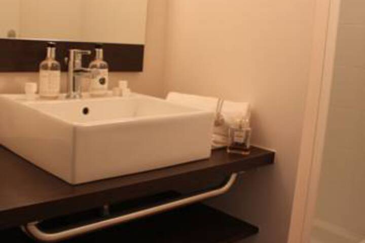 Room 2 of 7