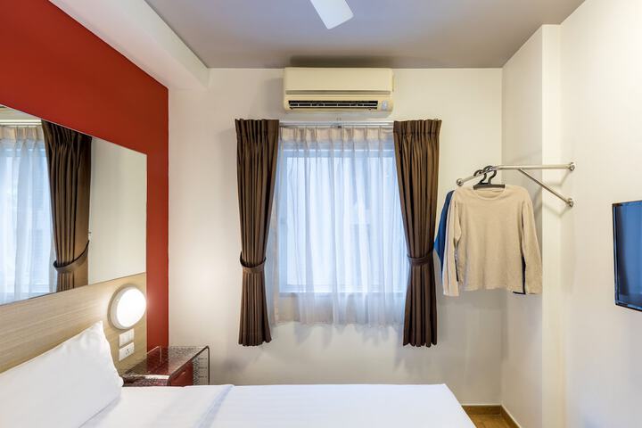 Room 10 of 27
