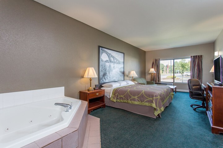 Jetted tub