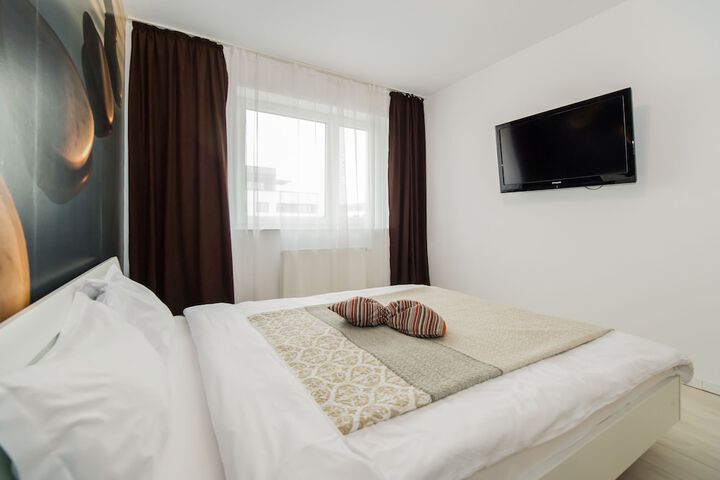 Room 3 of 20