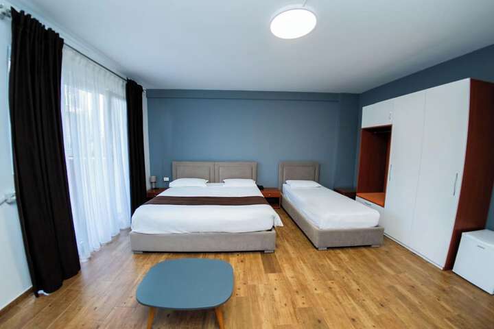 Room 33 of 90