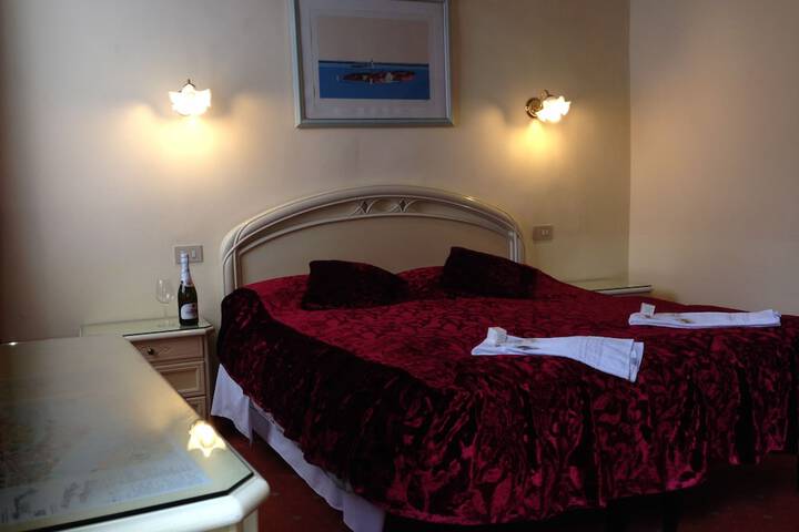 Room 16 of 50