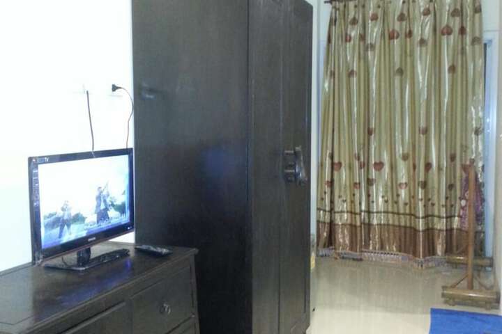 Room 15 of 33