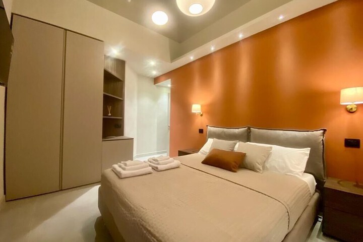 Room 6 of 19