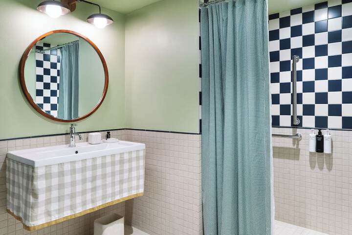 Room 22 of 54