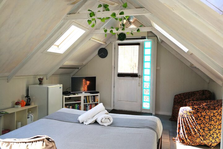 Room 10 of 38