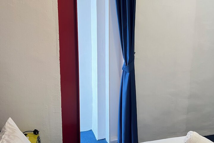Room 79 of 122