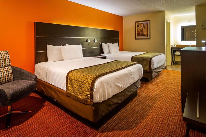 2 Queen Beds (6 of 7)