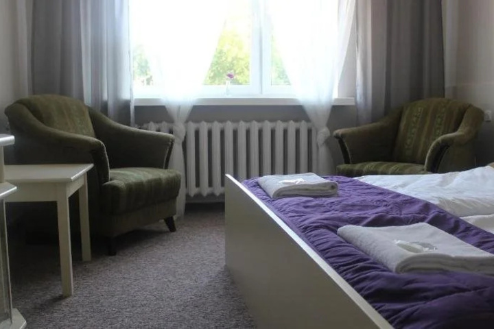 Room 5 of 18