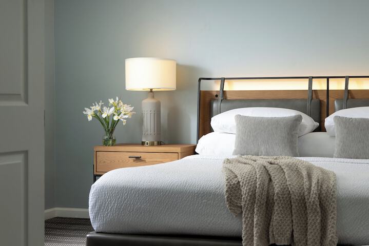 Suite King Bed Sofa (18 of 22)