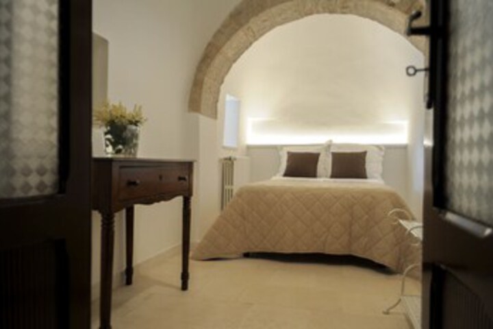 Room 7 of 27