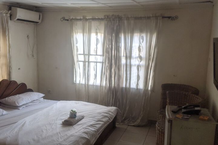 Room 11 of 22